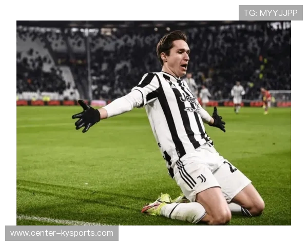 尤文突破禁区制造混乱，基耶萨补射偏出